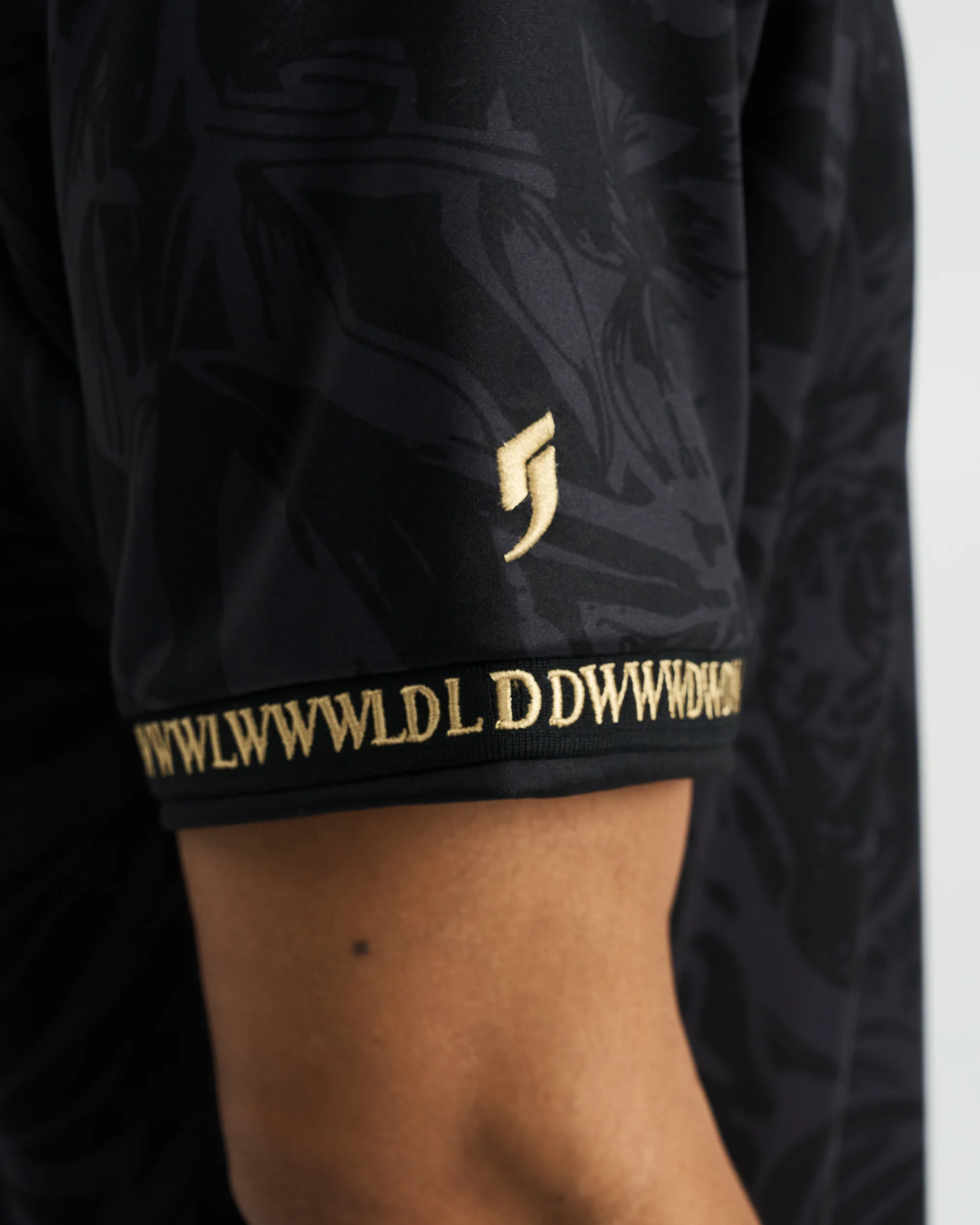 Liverpool 'The Reds' (2025 English Champions) Jersey - Image 4